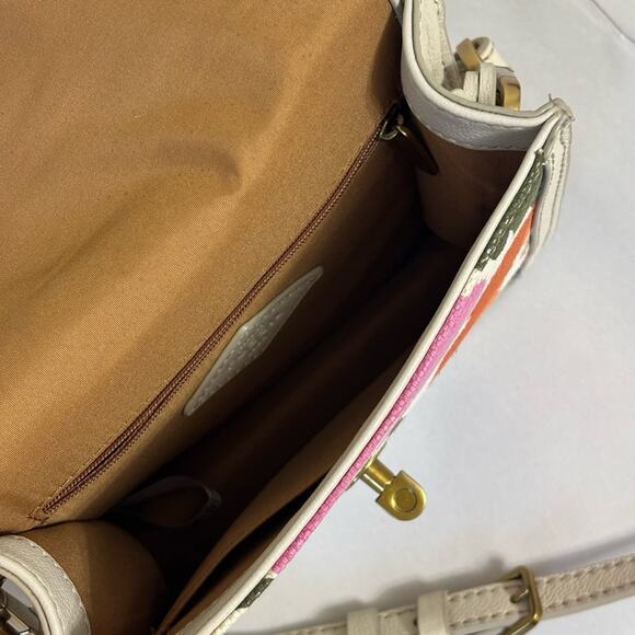 Fossil Ainsley Small Twist Lock Crossbody Bag in Light Floral - Picture 5 of 7